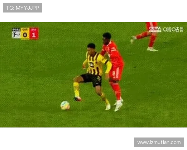 [流言板]前场球？约翰逊突破上篮后球自己碰出界，最后判罚前场球.